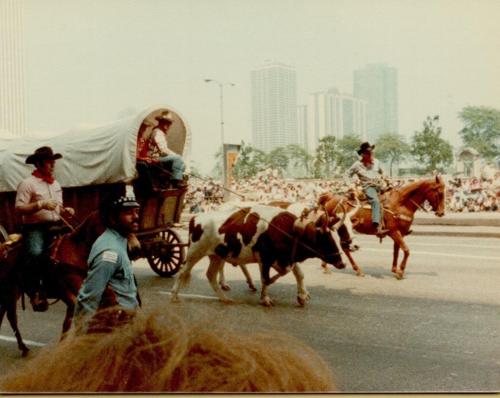 Chicago Parade 1983-12