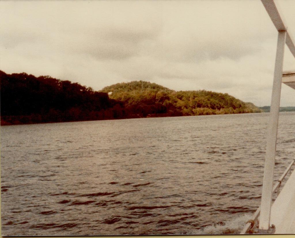 Houseboating 1982-7