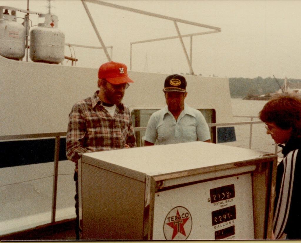Houseboating 1983-12