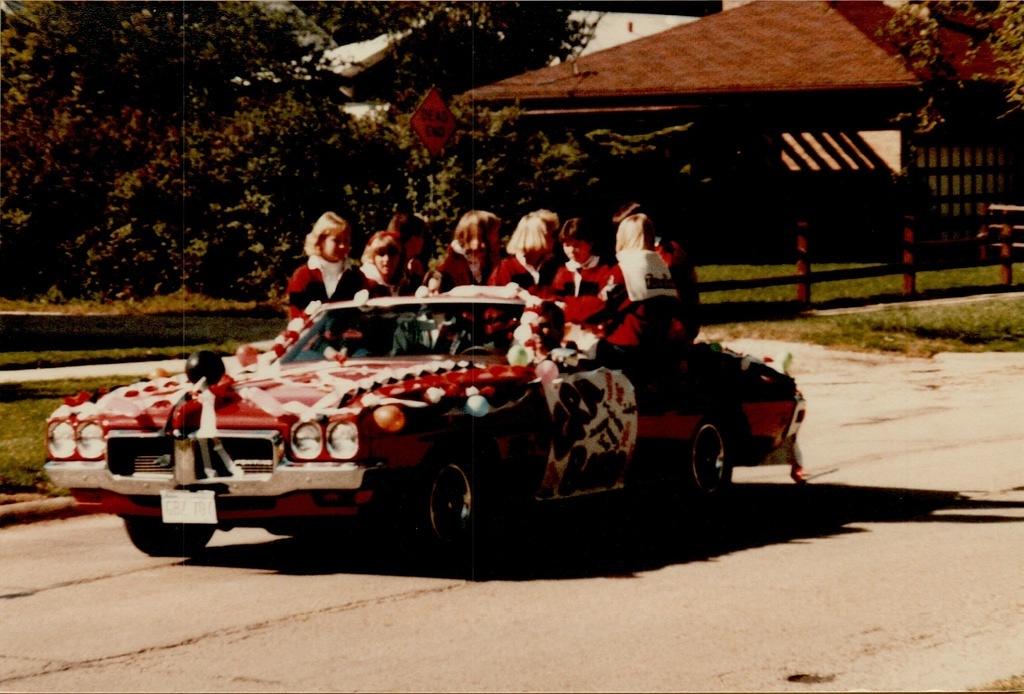 Maine South Homecoming Parade 1985-30