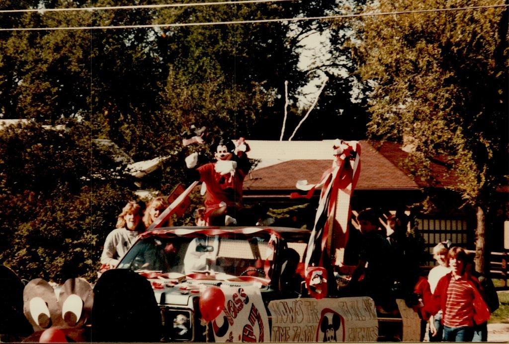 Maine South Homecoming Parade 1985-38