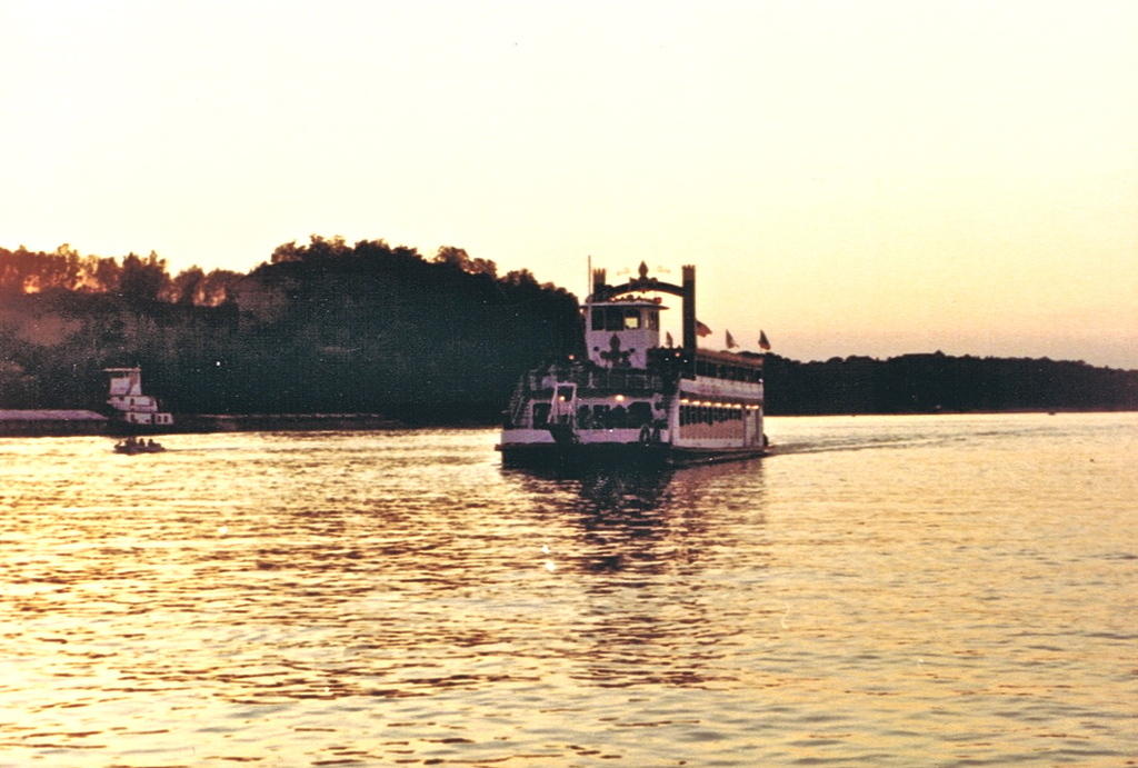 Houseboating 9th trip, Dubuque IA 1981 Riverboat