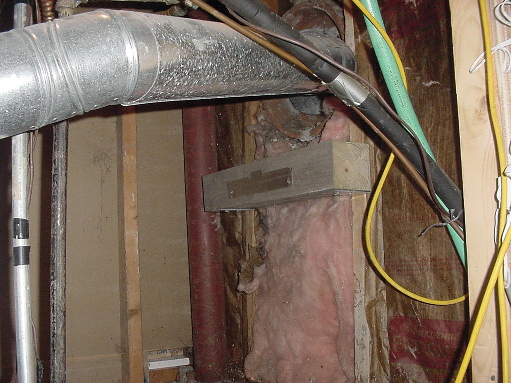 2005-01-15-150332.jpg
Support for new water heater