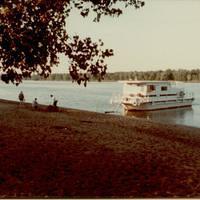 Houseboating 1982-11