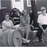 Eva Gedde, Karen & Bob Musa - Antiqueing 7/1965